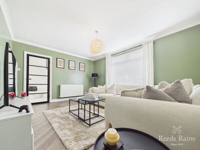 Wivern Road, 3 bedroom Mid Terrace House for sale, &pound;140,000