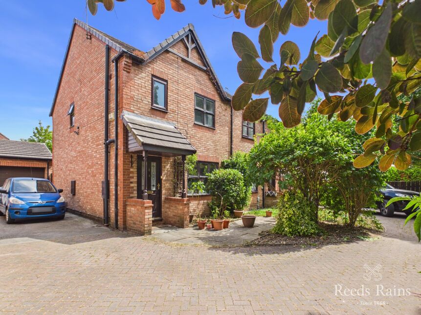 Main image of 3 bedroom Semi Detached House for sale, Etton Grove, Hull, East Riding of Yorkshi, HU6