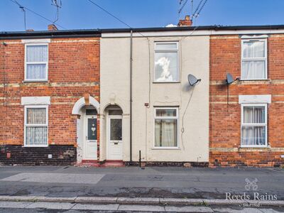 2 bedroom Mid Terrace House for sale