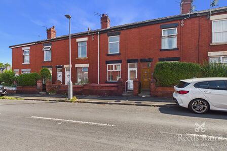 Tom Shepley Street, 2 bedroom Mid Terrace House to rent, &pound;950 pcm