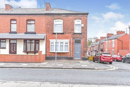 3 bedroom Mid Terrace House to rent