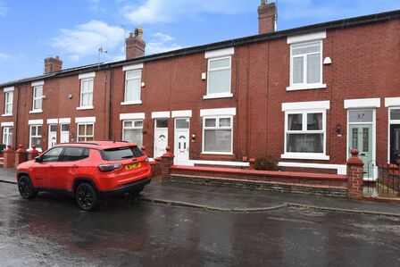 3 bedroom Mid Terrace House to rent