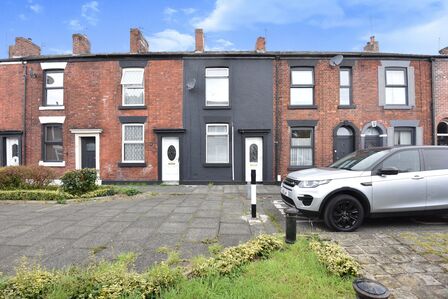 2 bedroom Mid Terrace House to rent