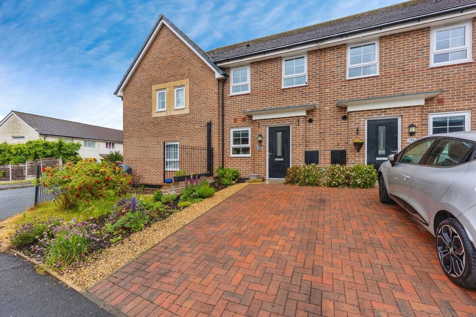 2 bedroom Mid Terrace House for sale