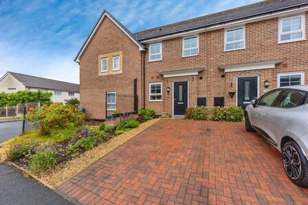 2 bedroom Mid Terrace House for sale