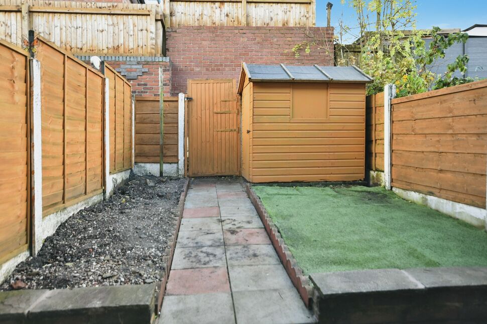 2 bedroom Mid Terrace House for sale, Stockport Road, Hyde, SK14 £170,000