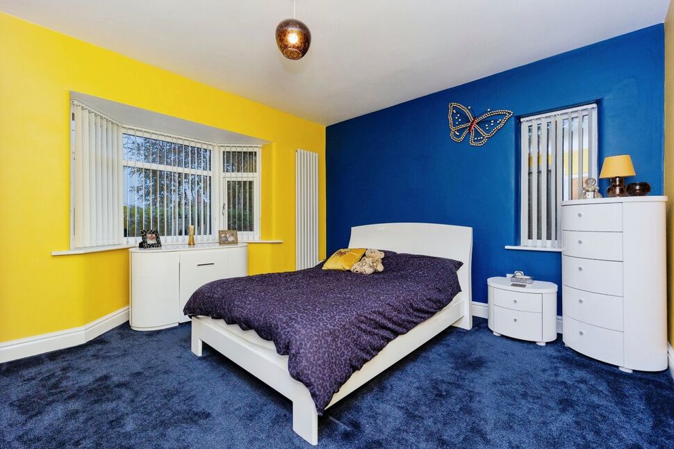 4 bedroom Detached Bungalow for sale, Sheffield Road, Hyde, SK14 £370,000