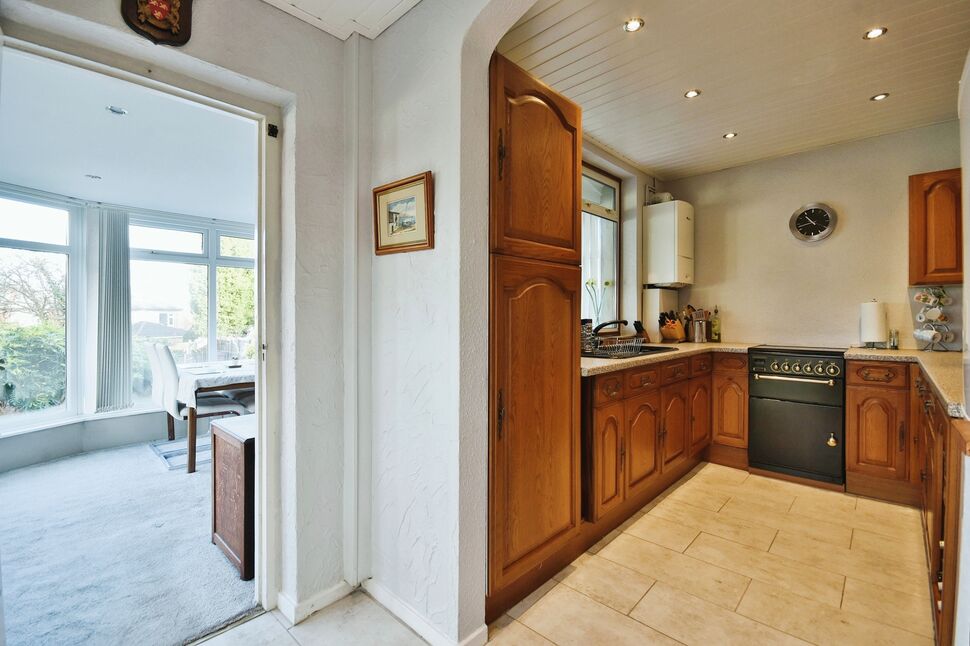 3 bedroom Semi Detached House for sale, Avenue, Hyde, SK14 £