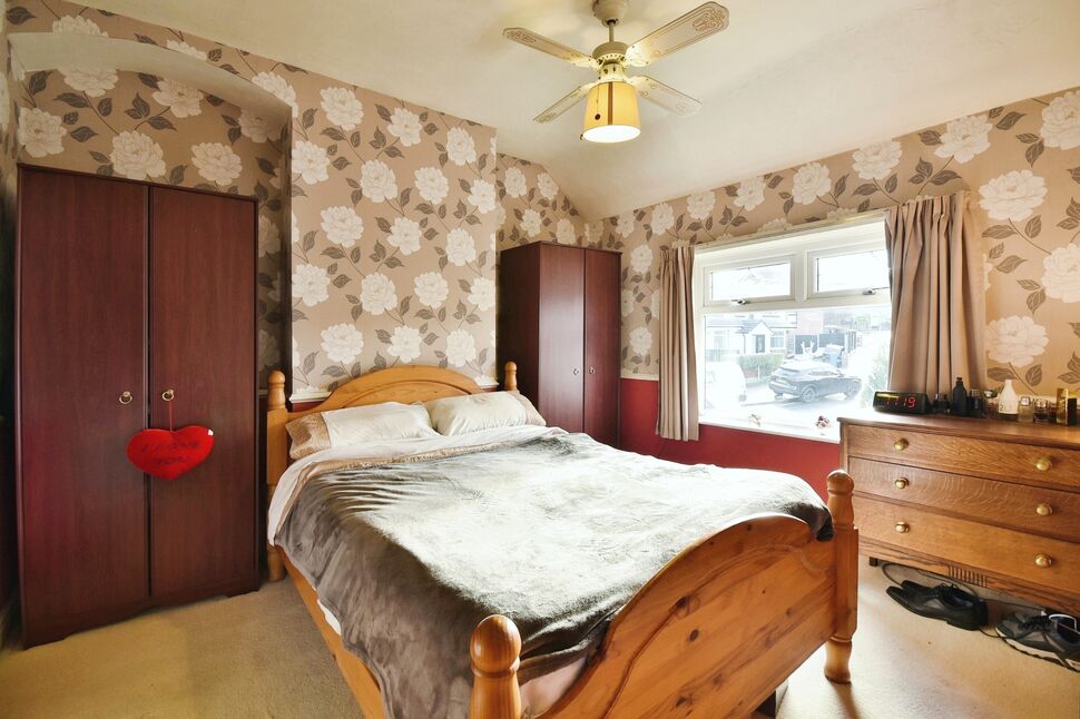 3 bedroom Semi Detached House for sale, Avenue, Hyde, SK14 £