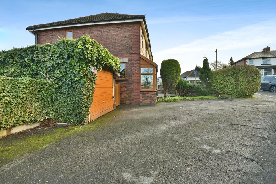 3 bedroom Semi Detached House for sale, Avenue, Hyde, SK14 £240,000