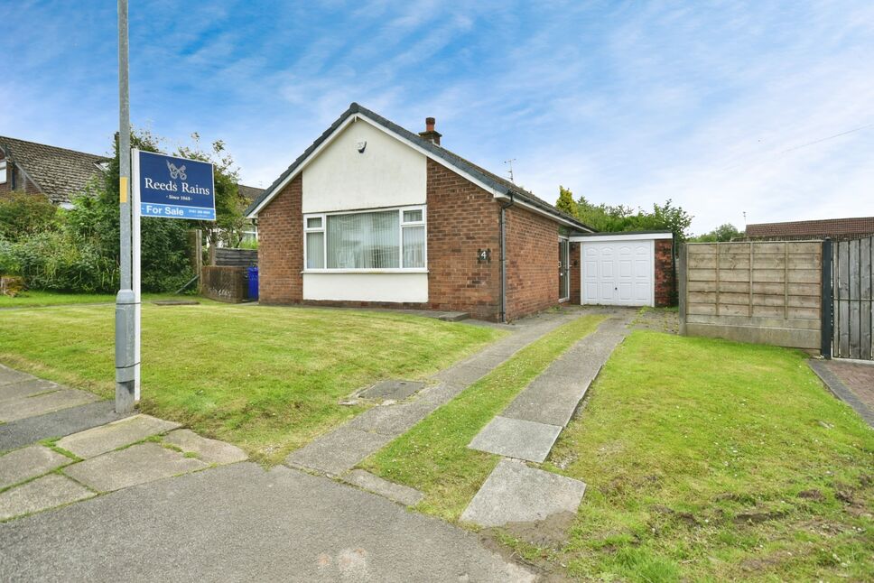 Main image of 2 bedroom Detached Bungalow for sale, Salisbury Drive, Dukinfield, Greater Manchester, SK16