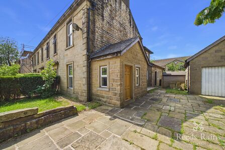 Stalybridge Road, 3 bedroom End Terrace House to rent, &pound;1,300 pcm