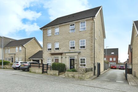 4 bedroom Semi Detached House for sale