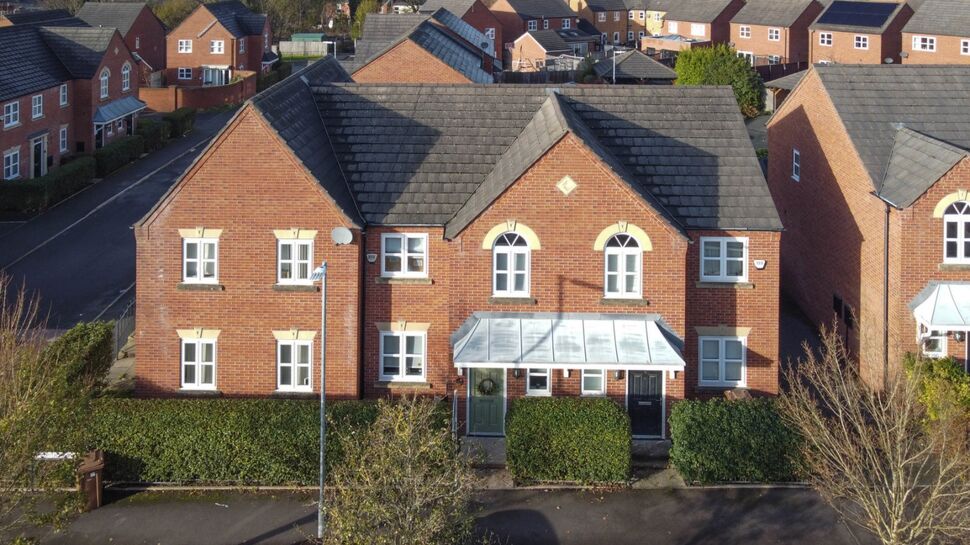 3 bedroom Mid Terrace House for sale