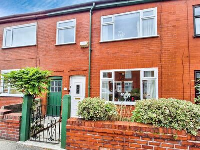 3 bedroom Mid Terrace House for sale