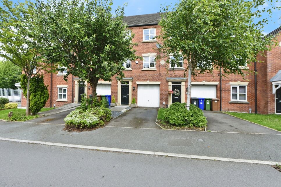 3 bedroom Mid Terrace House for sale