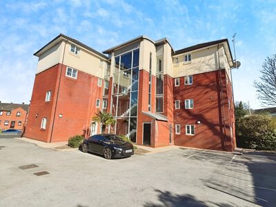 Ridling Lane, 2 bedroom  Flat for sale, £120,000