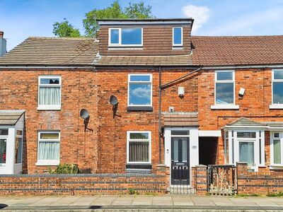 3 bedroom Mid Terrace House for sale