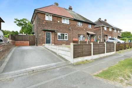 Bradley Green Road, 3 bedroom Semi Detached House for sale, £220,000