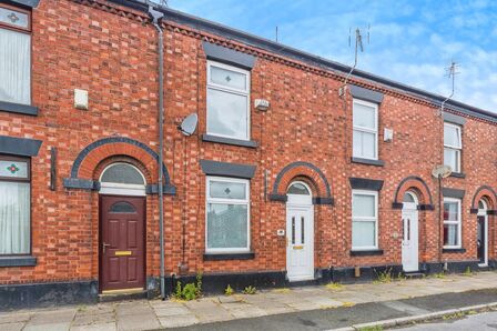 Cross Street, 2 bedroom Mid Terrace House for sale, £145,000