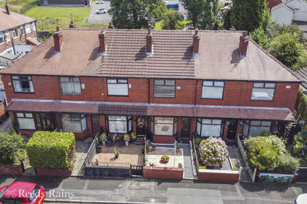 2 bedroom Mid Terrace House for sale