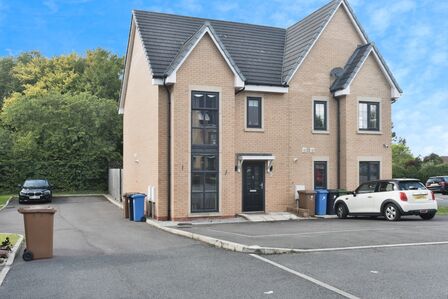 4 bedroom Semi Detached House for sale