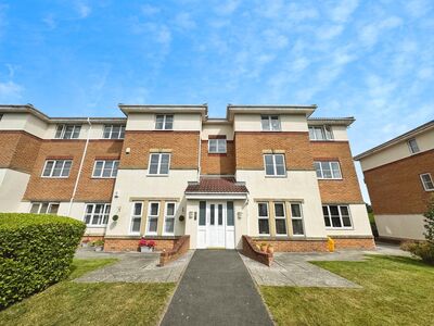 Regency Gardens, 2 bedroom  Flat to rent, £1,050 pcm