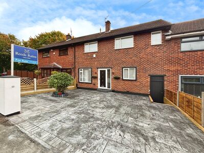 3 bedroom Mid Terrace House for sale