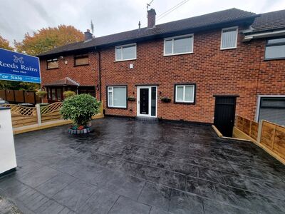 3 bedroom Mid Terrace House for sale