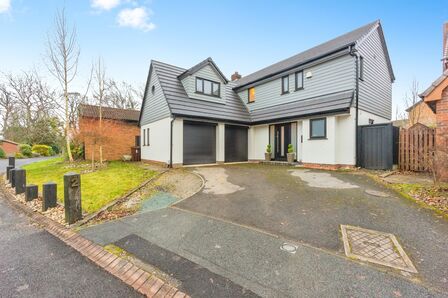 Holly Court, 5 bedroom Detached House for sale, &pound;500,000