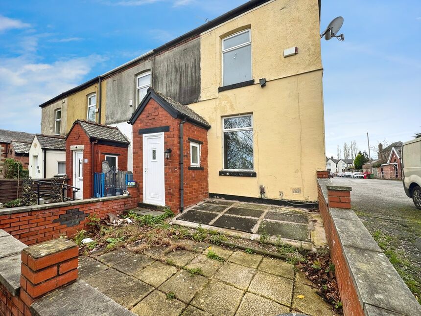 Main image of 3 bedroom End Terrace House to rent, Railway Bank, Hyde, Greater Manchester, SK14