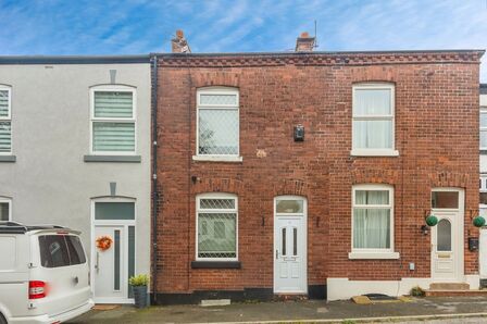 2 bedroom Mid Terrace House for sale