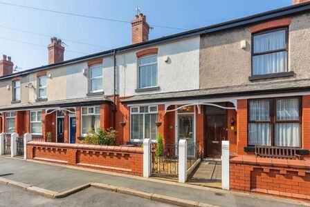2 bedroom Mid Terrace House for sale