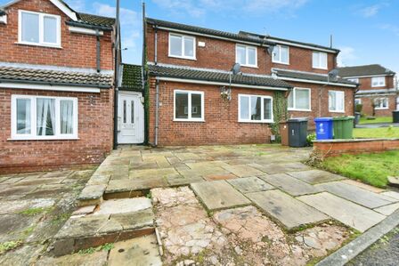 2 bedroom Mid Terrace House for sale