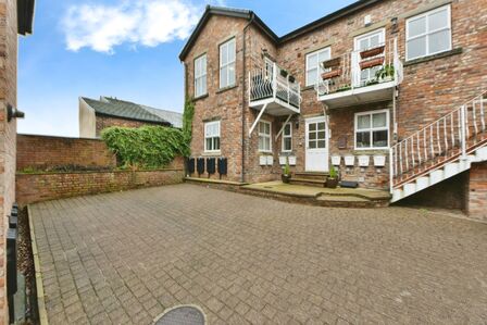 2 bedroom Flat for sale