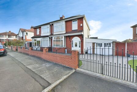 Warwick Grove, 4 bedroom Semi Detached House for sale, &pound;375,000