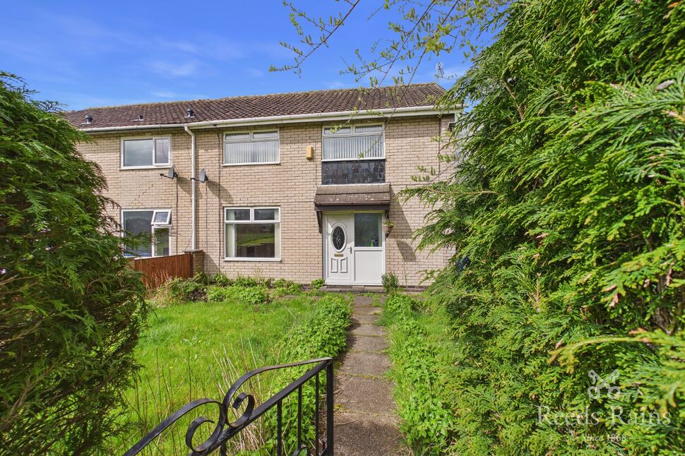 Main image of 3 bedroom End Terrace House for sale, Hattersley Road West, Hyde, Greater Manchester, SK14