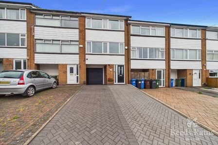3 bedroom Mid Terrace House for sale