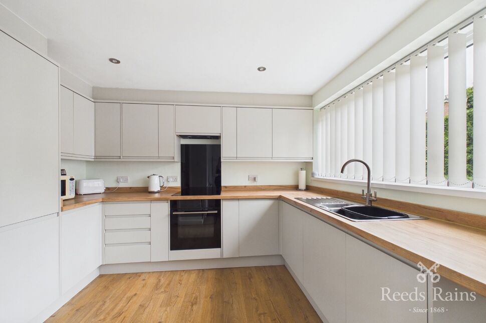 Kitchen / Dining Area