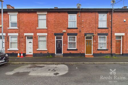 2 bedroom Mid Terrace House for sale
