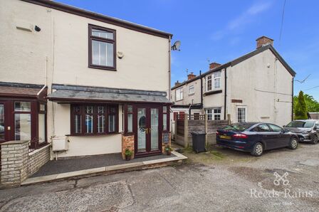 2 bedroom End Terrace House for sale