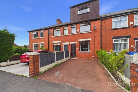 3 bedroom Mid Terrace House for sale