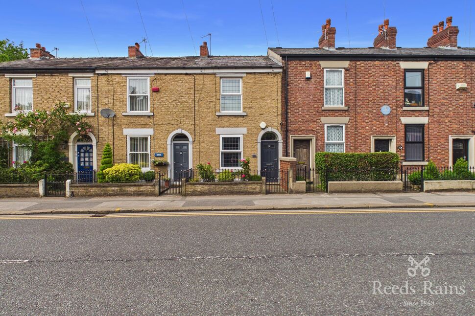 2 bedroom Mid Terrace House for sale