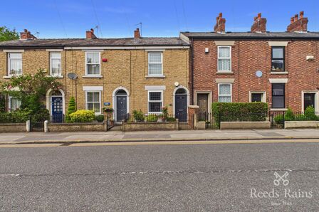 2 bedroom Mid Terrace House for sale