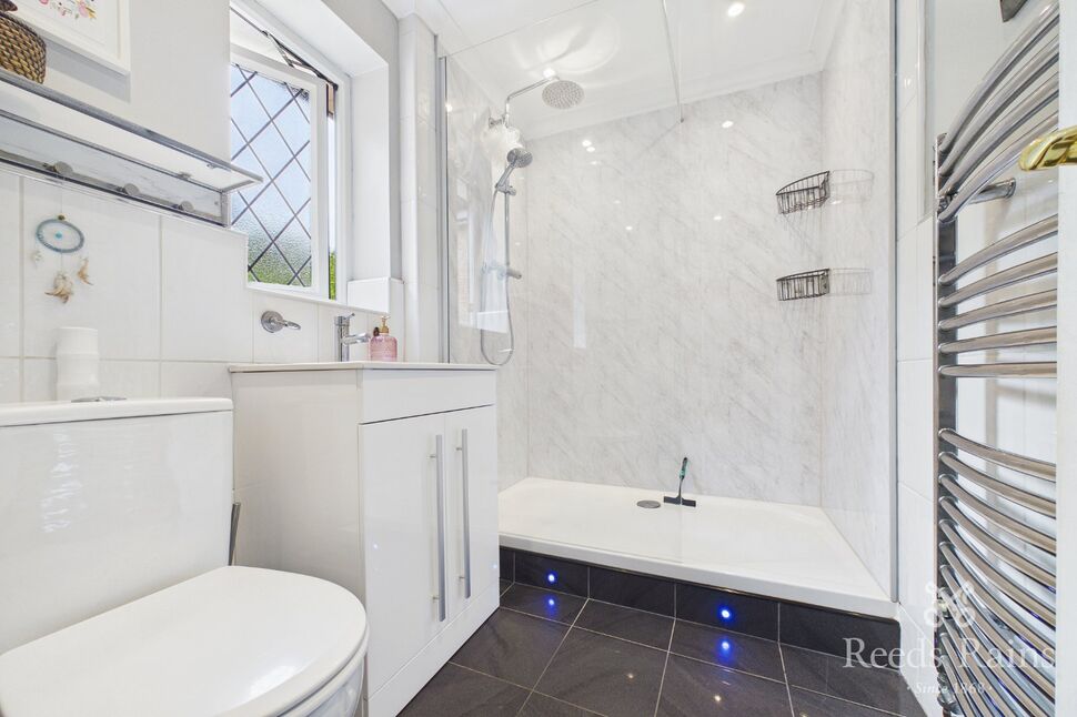 En-Suite shower room / c