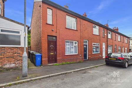 2 bedroom Mid Terrace House for sale
