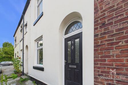 3 bedroom Mid Terrace House to rent