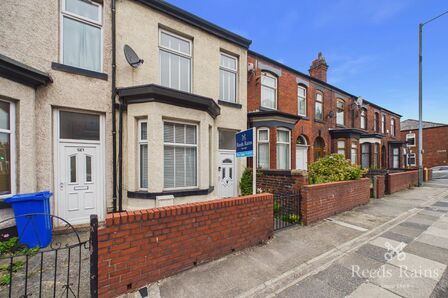 2 bedroom Mid Terrace House for sale