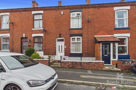 2 bedroom Mid Terrace House for sale