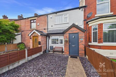 2 bedroom Mid Terrace House for sale